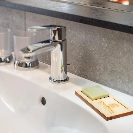 斯图本法尔酒店 尼德泰