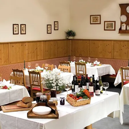 斯图本法尔酒店 3*